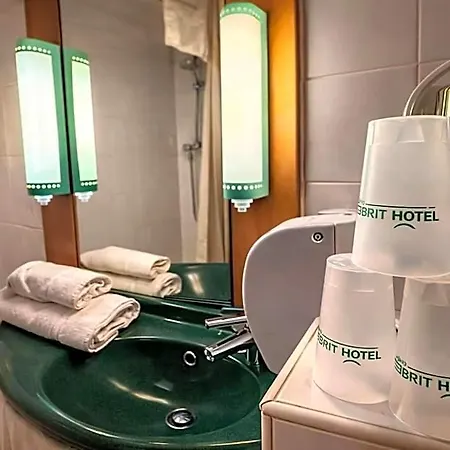 Brit Hotel 3*